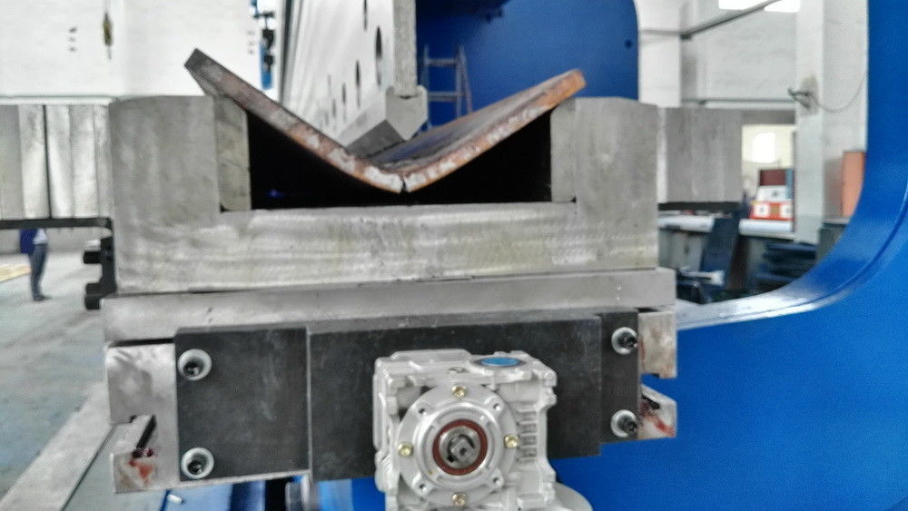 Υδραυλικό CNC Drive διαδοχικό κάμπτοντας φρένο Τύπου για τις βαρέων καθηκόντων εφαρμογές