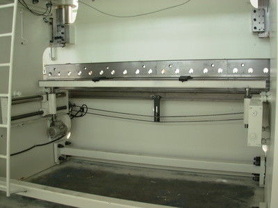 Τυποποιημένο βιομηχανικό κάμπτοντας μηχανημάτων φύλλων φρένο WE67K-400T/4000 Τύπου μετάλλων διαδοχικό