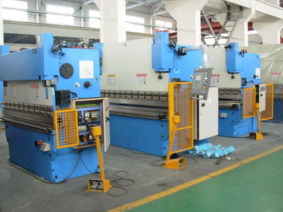 Αγορά 7000KG χωρητικότητα φορτίου 5000 * 2500 * 3000mm φύλλο μεταλλικού φρένου με σύστημα ελέγχου PLC για την ακριβή κάμψη online manufacture