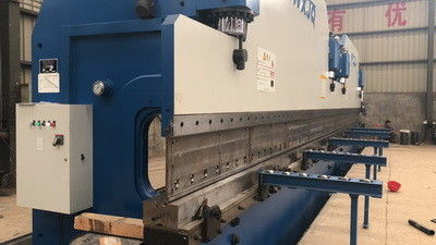 Αγορά Tandem Press Brake with 200-800 mm Table Width, 40-3000 Tons Max Pressure, and 0.02 mm Back Gauge Accuracy online manufacture
