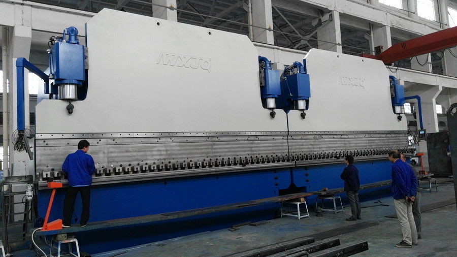 Αυτόματο 1300T CNC Tandem Υδραυλικό Φρένο Τύπου 415V/50Hz Διάστημα κάμψης 20 μέτρα