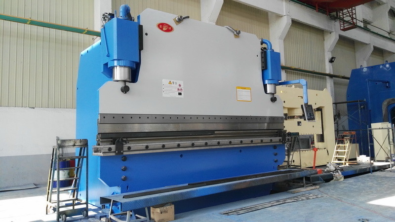 500T Δύναμη CNC υδραυλικό φρένο πίεσης που χρησιμοποιείται σε μεταλλική κατασκευή, αυτοκινητοβιομηχανίες