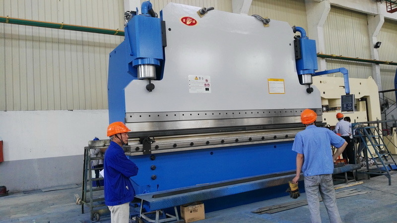 500T Δύναμη CNC υδραυλικό φρένο πίεσης που χρησιμοποιείται σε μεταλλική κατασκευή, αυτοκινητοβιομηχανίες