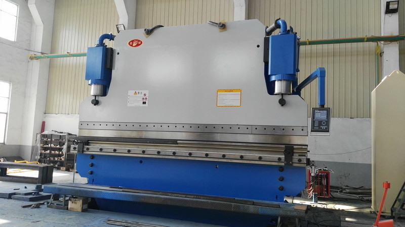 500T Δύναμη CNC υδραυλικό φρένο πίεσης που χρησιμοποιείται σε μεταλλική κατασκευή, αυτοκινητοβιομηχανίες