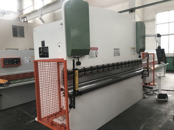 125T Δύναμη CNC Υδραυλικό Φρένο Τύπου WE67K125/3200 Για Κατασκευή Μεταλλικών